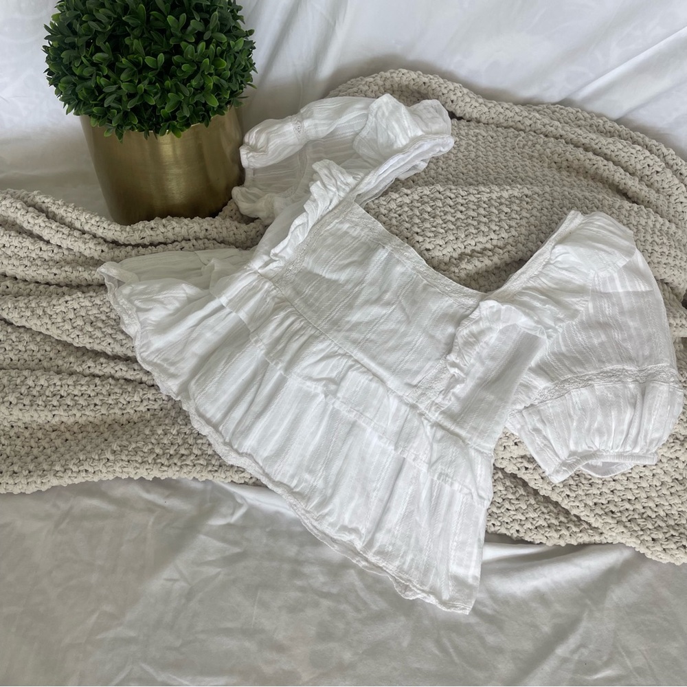 American Eagle Outfitters White Crop Top Size M